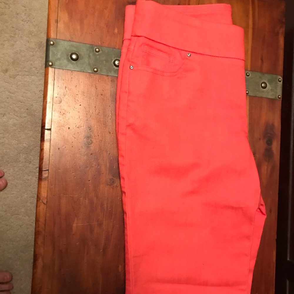 Capri pants never been